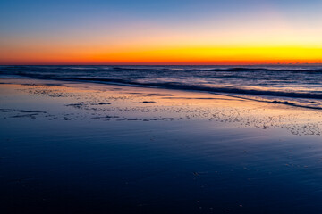 Obraz premium Morning Sky Reflections on Beach