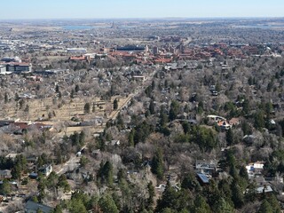 Fototapeta premium Aerial View of University of Colorado Boulder Campus and City from Flagstaff Mountain