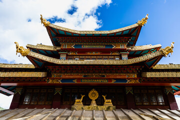 Fototapeta premium Ancient Dokuzong Temple in Yunnan, China - Tibetan Buddhist Architecture
