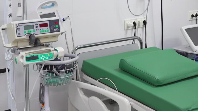 Bed in the intensive care unit of the hospital. Nearby there is equipment for measuring blood pressure and heart values. Providing emergency care in a multidisciplinary hospital setting.