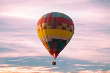 Fototapeta premium Thailand Beautiful landscape with hot air balloons floating above the valleys at sunrise.