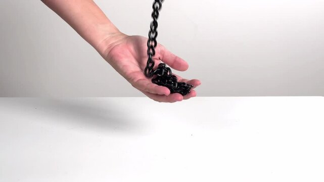 Video with real sound effect of Moving chain
