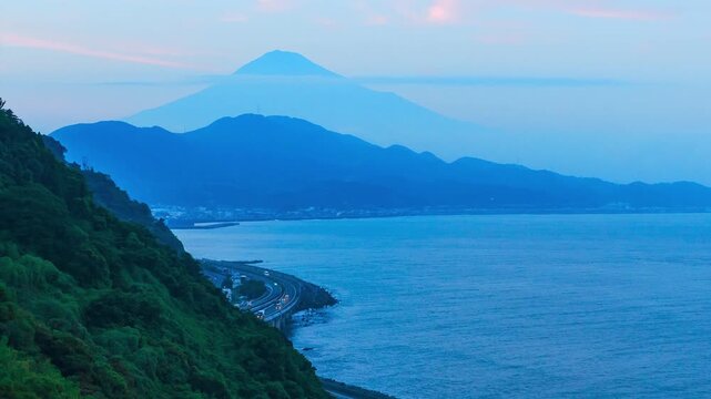 静岡県静岡市清水区のさった峠から眺める夕暮れの富士山（タイムラプス・ズームアウト）