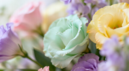 Fototapeta premium Close-up of pastel-colored roses and lisianthus in a floral arrangement