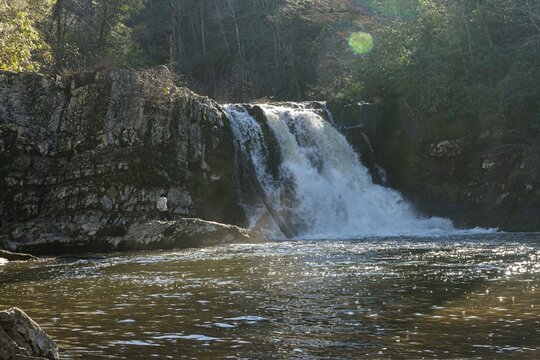 Abrams Falls waterfall in the Cades Cove area of the Great Smoky Mountains National Park in Tennessee, USA