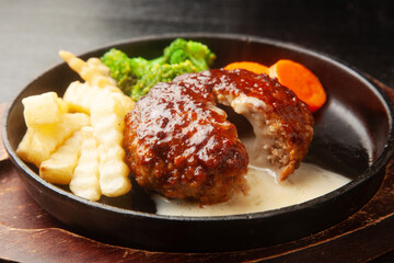 チーズインハンバーグ