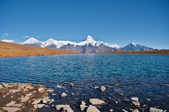 Sichuan Ganzi Tranquil Alpine Lake Landscape