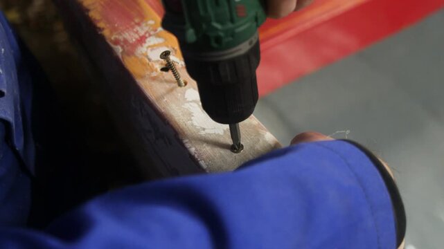 Removing phillips screw from fiberglass boat gunwale