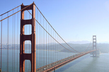 Fototapeta premium Famous suspension bridge crossing bay in San Francisco