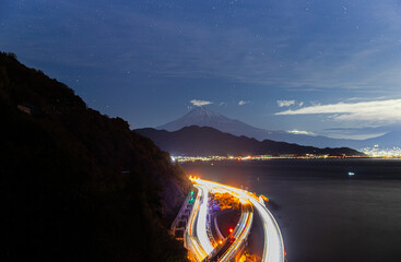 薩埵峠からみた富士山と星空