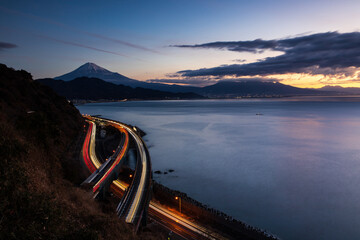 薩埵峠からみた夜明けの富士山