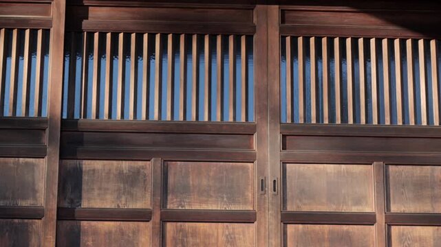 Fusuma date back to the Heian period (794-1185). They were used to temporarily isolate certain areas in the houses of nobles, which at that time consisted of a single large room.