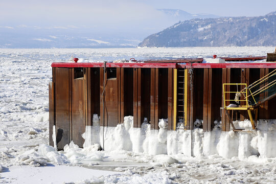 Port industriel en hiver &agrave; Charlevoix, Qu&eacute;bec, Canada