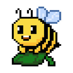 Obraz premium Honey Bee Sitting On Green Leaf