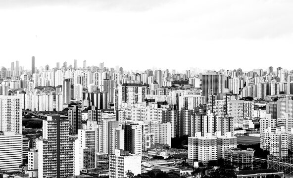 Pr&eacute;dios, edif&iacute;cios, casa, carros, avenidas e ruas da cidade de S&atilde;o Paulo. 