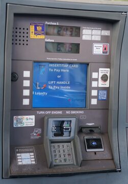 Wilmington, Delaware, U.S.A - Jan 30, 2026 - Modern gas pump interface displaying fuel totals and offering multiple digital and card payment options for customer convenience.
