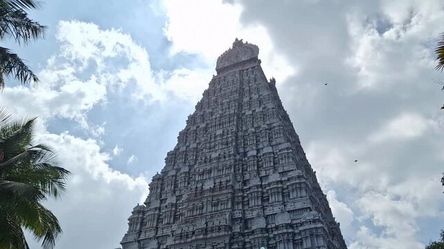 A stunning view of the Arunachaleswarar Temple (also known as the Annamalaiyar Temple) in Tiruvannamalai, Tamil Nadu, India. The central focus is one of the temple's massive, pyramid-shaped gopurams 