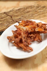 Plats de beignets de l&eacute;gumes au restaurant