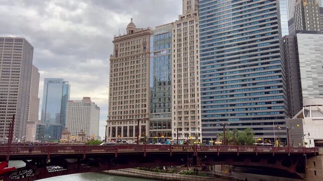 downtown chicago illinois wabasha avenue bridge and river Skyline