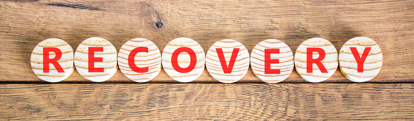 Obraz premium Recovery word symbol. Concept word Recovery on beautiful wooden circles. Beautiful wooden background. Business medical support help recovery word concept. Copy space.