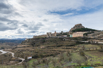 Obraz premium Panoramic view of Morella city in valley under blue sky