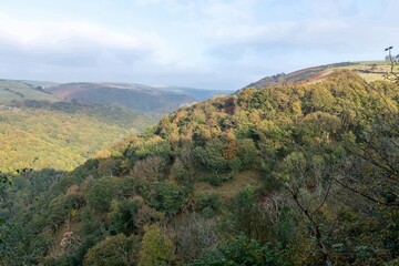 Obraz premium Landscape photo of the autumn colours at Watersmeet valley in Exmoor National Park