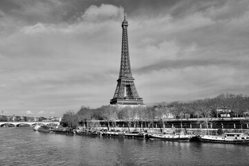 Tour Eiffel en noir et blanc &ndash; photographie urbaine artistique &agrave; Paris