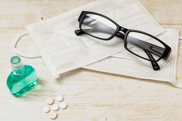 花粉症対策｜眼鏡、薬、点眼薬、マスク