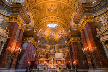 Naklejka premium Inside view of Szent István Bazilika, Budapest, Hungary.