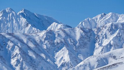 冬景色　冠雪の北アルプス　長野県白馬村 © RATM