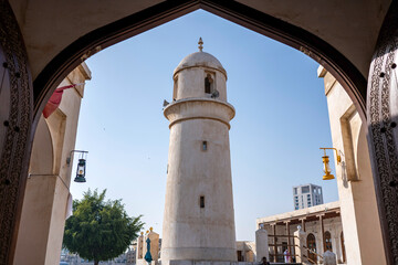 Obraz premium Doha, Qatar - February 04, 2026: Al Ahmad Mosque in souq waqif Doha. Islamic religion building. Souq Wakif is the popular traditional market in Doha
