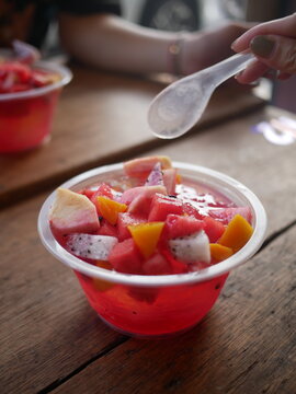 โอ้เอ๋ว (Oh Aew), Mixed fruit salad