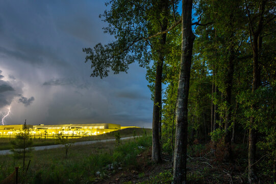 Data Center for Artificial Intelligence Computing, Lightning,  i
