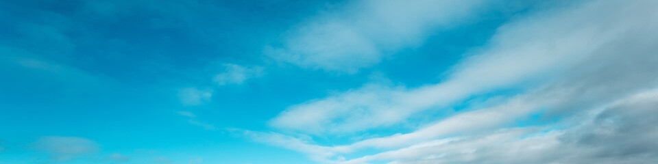 Fototapeta premium Blue sky with clouds. Cloudy sky background. Horizontal banner