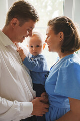 Obraz premium Loving family moment with baby in a bright room