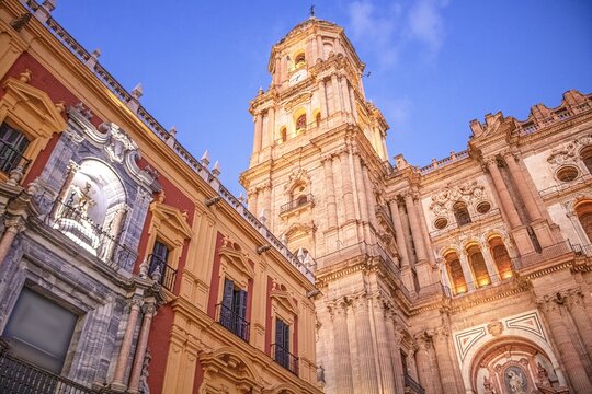 malaga, spanien - bischofspalast und kathedrale 
