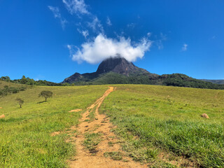 Path to the peak © Leonardo Araújo