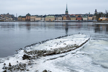 Stockholm, Sweden Due to low water levels in the frozen Baltic Sea, the skeleton of an old warship from the 1600s is exposed in the downtown near the Skeppsholmen and Kastellholmen islands. © Alexander