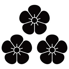 家紋です。三つ盛梅の花といいます。