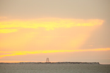 Fototapeta premium Sonnenuntergang im Winter auf Borkum, mit Blick nach den Niederlanden, auf die friesischen Inseln