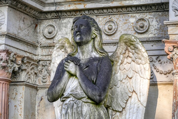 Engel-Skulptur auf einem historischen Friedhof in Köln © hespasoft