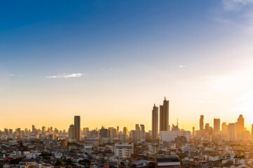 Fototapeta premium Cityscape of Bangkok city skyline with sunset sky background, Bangkok city is modern metropolis of Thailand and favorite of tourists