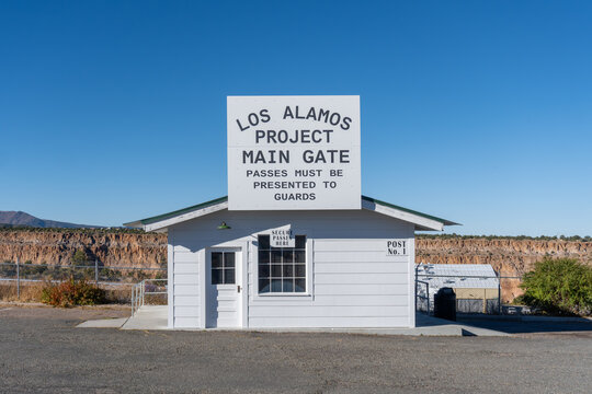 Los Alamos, New Mexico: Los Alamos Project Main Gate for the Manhattan Project. Replica of the historic security gate. Manhattan Project National Historical Park. 