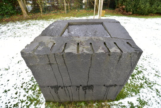 Ohne Titel, Granitblock