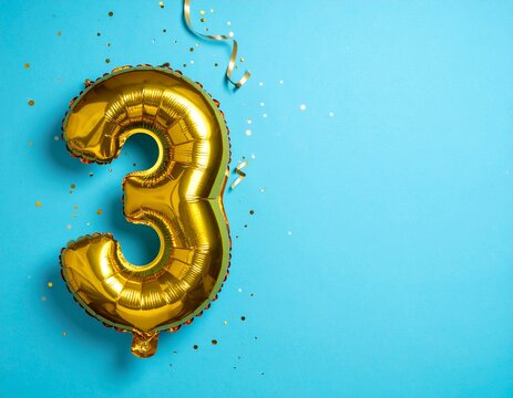 balonla  altın renkte 3 rakamı ve mavi boş zemin tasarımı 