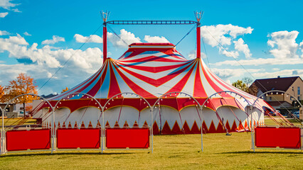 Autumn or indian summer view with a red and white circus tent at Wallersdorf, Dingolfing, Landau, Bavaria, Germany © Martin Erdniss