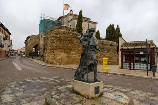 Pilgrim statue along camino de santiago in carri&oacute;n de los condes