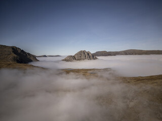 Obraz premium Amazing mountains of Snowdonia in the UK, wirth cloud inversion weather