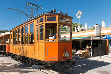Obraz premium Old wooden tram in Port Sóller - 3960