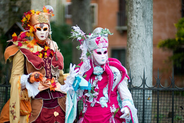 Obraz premium Venice, Italy - February 9, 2026 - People dressed in masks for the Venice Carnival have their photos taken by tourists